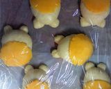 A picture of step 8 of Totoro Cream-filled Melon Buns.