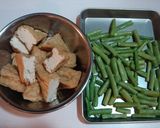 A picture of step 1 of Simmered Atsuage and Green Beans.