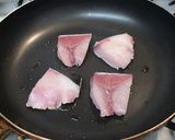A picture of step 2 of My Family's Easy Simmered Amberjack & Daikon Radish.