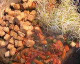 Foto langkah ke 4 dari resep Tumis tahu dan sayur.