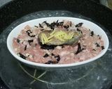 A picture of step 4 of Chinese steamed pork patty with salted fish 咸魚蒸肉餅.