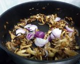 A picture of step 4 of LG's Stir Fry Mushroom.