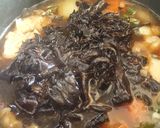 Foto del paso 7 de la receta Alubias con bacalao y trompetas de la muerte