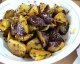 A picture of step 6 of Daigaku Imo (Deep-Fried & Caramelized Sweet Potatoes) in a Rice Cooker.