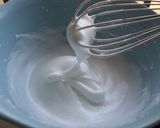 A picture of step 5 of Low-Calorie Fresh Strawberry Mousse.