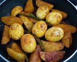 A picture of step 2 of Potato Egg Curry.