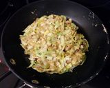 A picture of step 3 of Okonomiyaki.