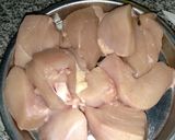 Foto del paso 3 de la receta: Fideos caseros con salsa de hongos secos y pollo al vino tinto