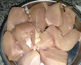Foto del paso 3 de la receta: Fideos caseros con salsa de hongos secos y pollo al vino tinto