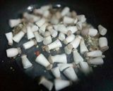 A picture of step 3 of Penne with Spicy Mushroom.