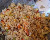 Foto langkah ke 4 dari resep Nasi Goreng Nanas.