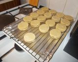 Pisztáciás isler (szamócalekvárral) recept fázis 3 fotója
