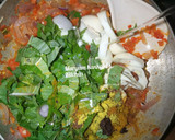 Fried couscous with spinach and egg saucematakin girki5 hoto