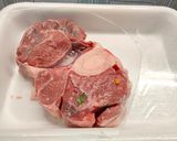 Foto del passaggio 2 della ricetta Ossobuco alla senese