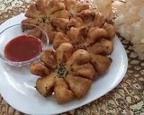 A picture of step 15 of Potato flowers (tea time snack).