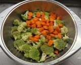 Foto del paso 1 de la receta: Cuscús Vegetal de Brócoli y Zanahoria con Huevo Mollet, Emulsión de Yogur y Compota de Cerezas