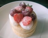 Foto langkah ke 8 dari resep Bolu Susu Kukus Stroberi.