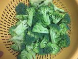Brócoli a la sartén con lomo adobado