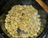 Foto del paso 3 de la receta: Pasta con salsa de champiñones, pollo, jamón y crema 😍