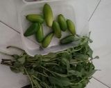 Foto langkah ke 2 dari resep Asam pedas ikan tongkol daun kemangi.