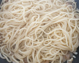 Foto del paso 3 de la receta: Espaguetis con gambitas al ajillo