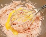 A picture of step 4 of Strawberry Cupcakes For Doll Festival or White Day.