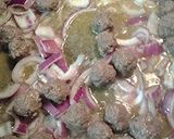 A picture of step 2 of Green beans with meatballs.