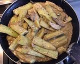 Une image de l'étape 2 de Concombres braisés à la moutarde à l ancienne avec ses aiguillettes de poulet.
