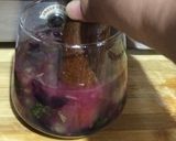 A picture of step 1 of Black Grapes Vineyard Mojito Mocktail.