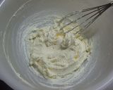 A picture of step 5 of Cheesecake Muffins.