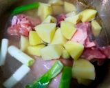 Foto langkah ke 2 dari resep Semur Ayam Kentang.