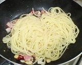 A picture of step 7 of Delicious Pasta Carbo-natto?! (Natto in Carbonara Sauce).