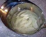 A picture of step 1 of Tomato and Salmon Red Marinated Salad.