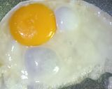 Foto langkah ke 1 dari resep Telur Ceplok Saus Tiram.
