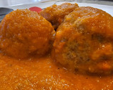 Foto del paso 6 de la receta: Albóndigas en salsa de tomate, pimientos tricolor y calabacín al orégano