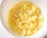 A picture of step 4 of Apple Pie.