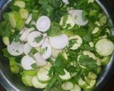 तोरई मूूली की सब्जी(taroi mooli ki sabzi recipe in hindi) रेसिपी चरण 1 फोटो