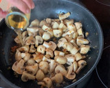 Foto del paso 5 de la receta: Pechuga de pollo a la crema con champiñones