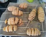 Csirkecomb parmezán köntösben pálcikán sült burgonyával & salival recept fázis 3 fotója