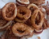 A picture of step 2 of Kanya 's Salt and Peppers Squids.