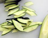A picture of step 1 of Green Pea and Zucchini Soup.
