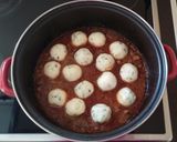 Ancsyka-féle sörös marhapörkölt, vele főtt petrezselymes burgonyagombóccal recept fázis 8 fotója