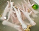 Hình bước làm 2 của món Chân gà rút xương trộn lá chanh