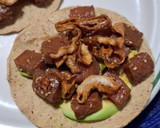 Foto del paso 3 de la receta: Tostadas de atún fresco