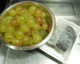A picture of step 1 of Chunky Kyoho Grape Jam.