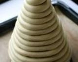 A picture of step 4 of A White Christmas Tree Made of Bread.
