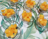 Foto del paso 2 de la receta: Postre en copas de fruta y crema de turrón