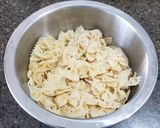 A picture of step 4 of Roasted Red Pepper, Artichoke and Olive Pasta Salad.