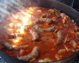 Foto del paso 6 de la receta: Chorizos a la pomarola con papas