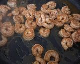 A picture of step 3 of Creamy shrimp alfredo pasta.